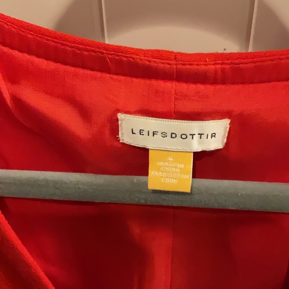 Anthropologie Leifsdottir red v neck peplum top. Size 4 - Picture 4 of 6